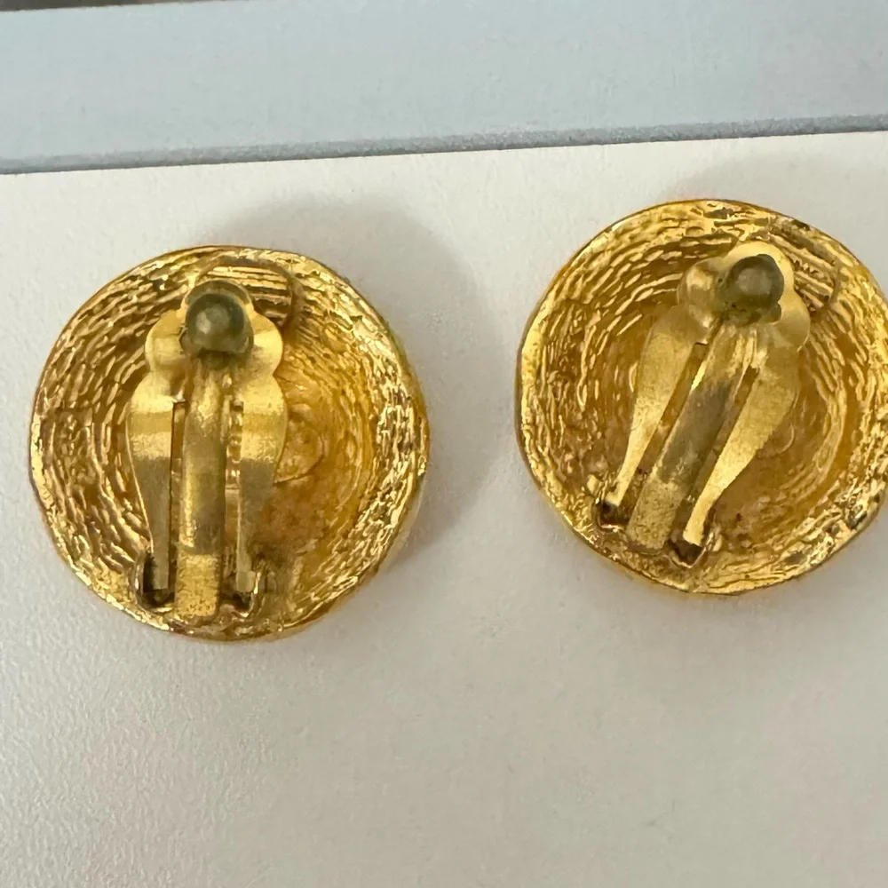 Vintage Chanel Clip On Earrings - Picture 3 of 4